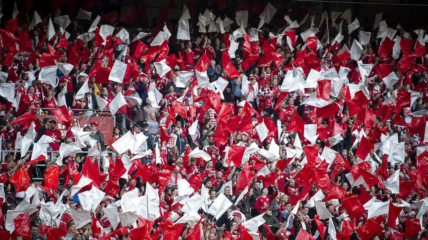 De danske fans kan nemmere samles til storskærmsarrangementer i København end i resten af Danmark.