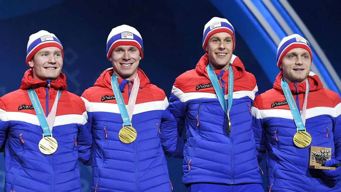 Sverre Lunde Pedersen (tv.) vandt OL-guld sammen med Havard Bokko, Sindre Henriksen, Simen Spieler Nilsen i 2018 i Pyeongchang.