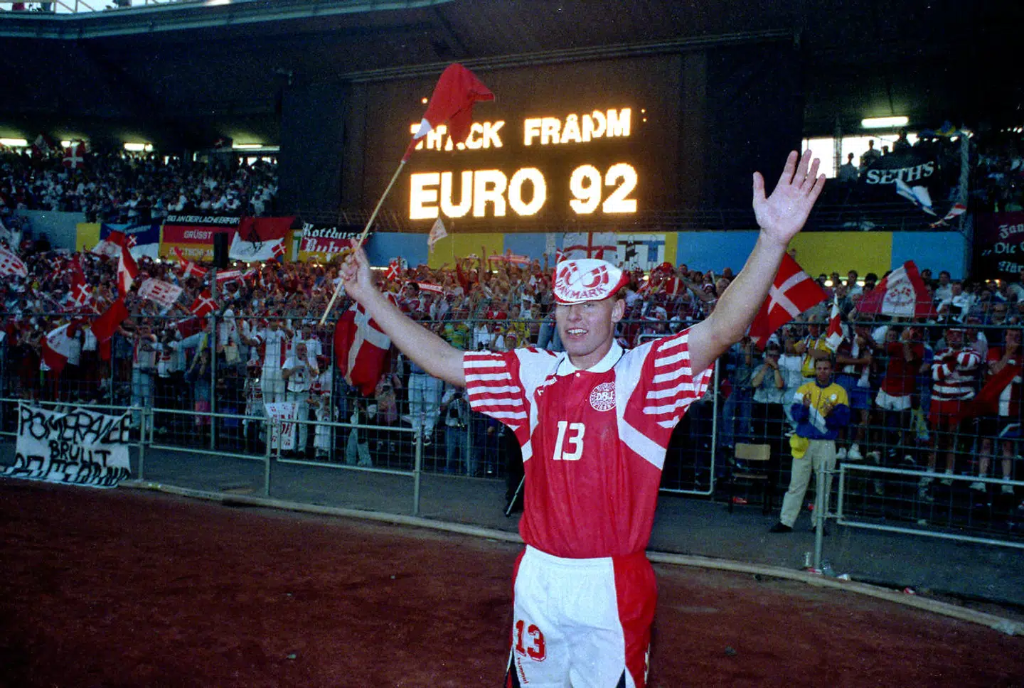 Henrik "Store" Larsen blev topscorer ved EM-slutrunden. Her jubler han efter finalen...