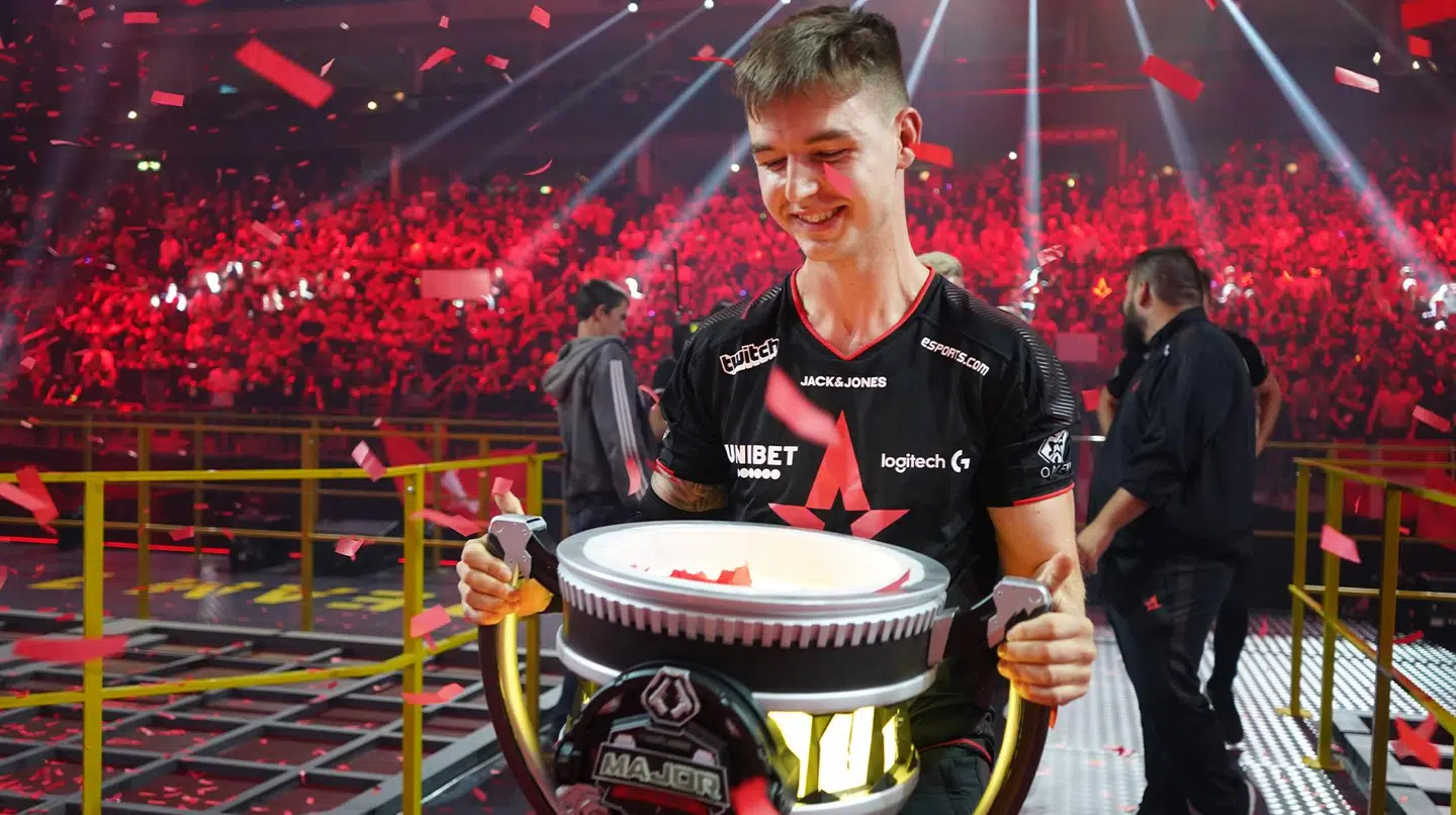 'dev1ce' løftede et hav af trofæer med danske Astralis, hvor det blandt andet blev til hele fire Major-titler.