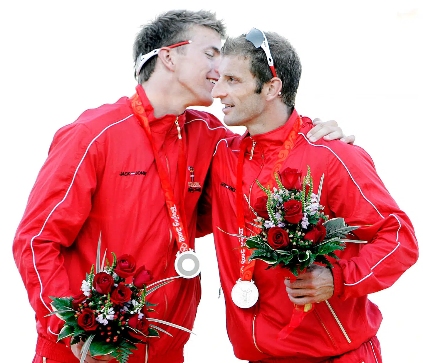 Kim Wraae Knudsen og René Holten Poulsen med sølvmedaljerne om halsen ved OL i 2008 i Beijing.