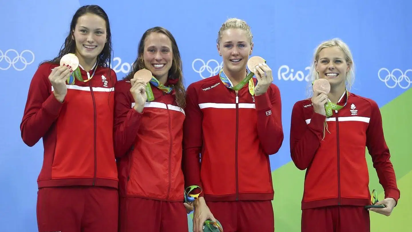 Jeanette Ottesens OL-deltagelse kan blive reddet af, at hun er del af holdkappen, der lige nu står til at kvalificere sig til sommerens OL i Tokyo. Her er hun sammen med holdkappen, da de vandt bronze ved legene i Rio i 2016.