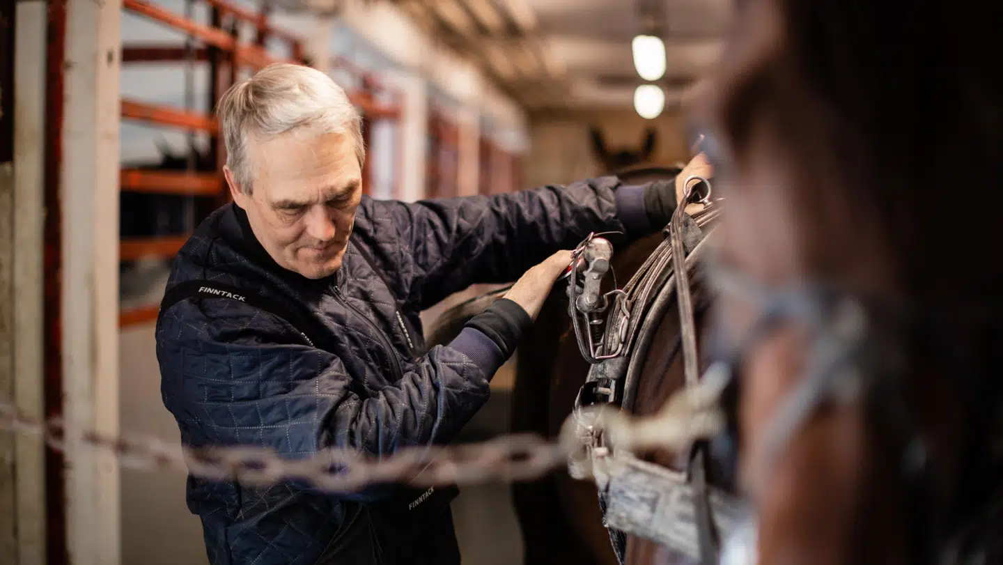 Steen Juul gør meget ud af at have fingeren på pulsen i stalden. Foto: Philip Flindt.