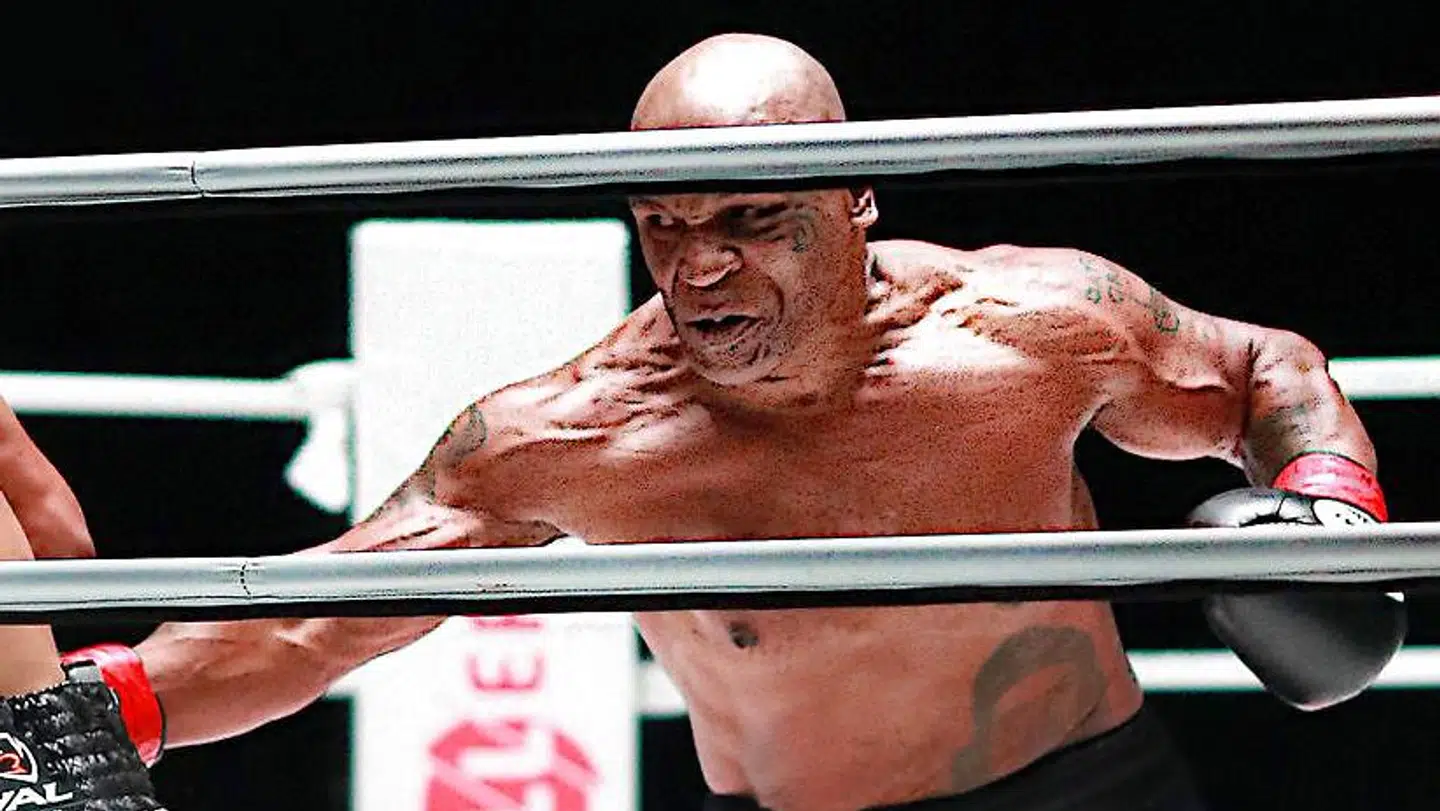 Mike Tyson i kamp mod Roy Jones Jr.