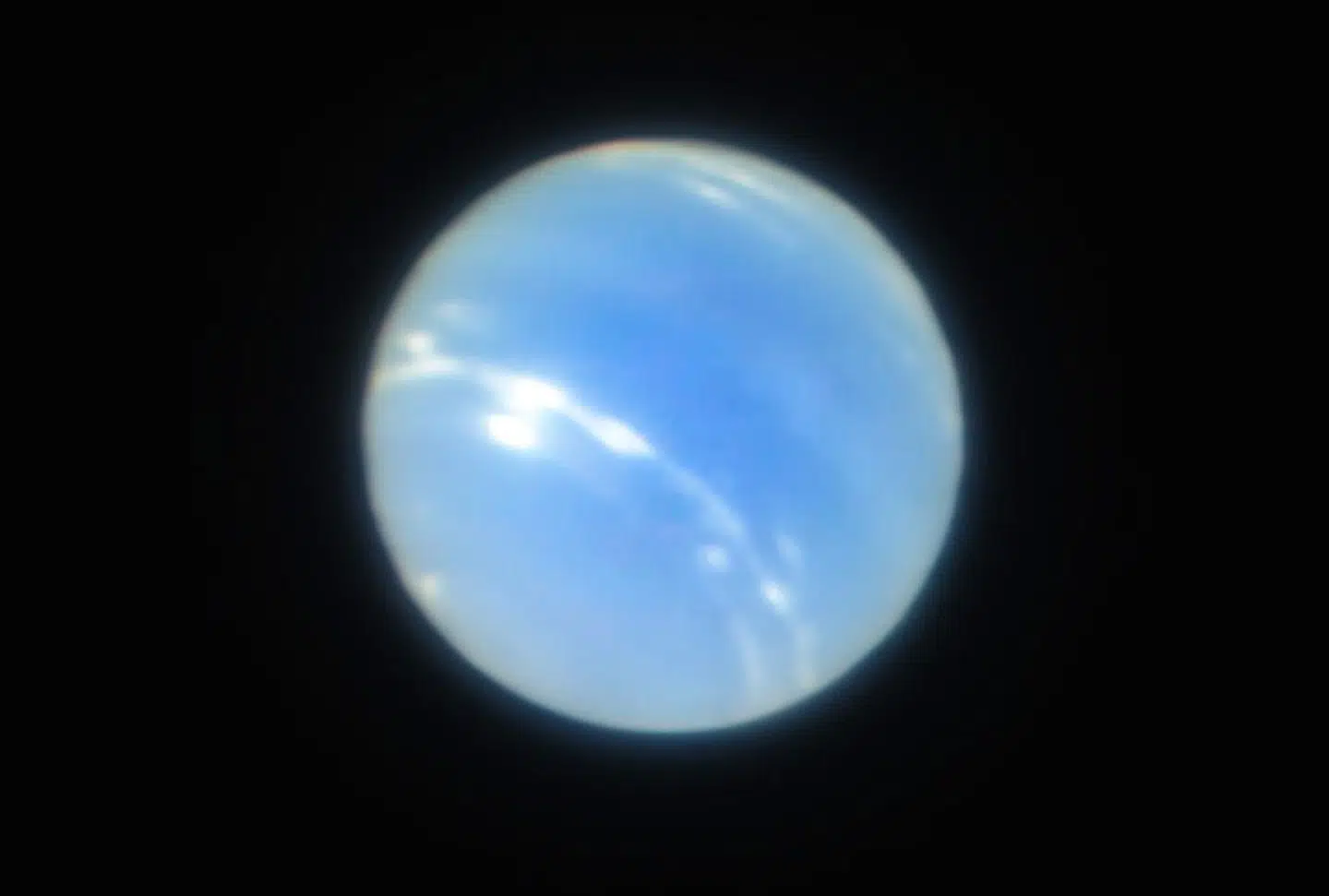 Her er synderen: planeten Neptun.
