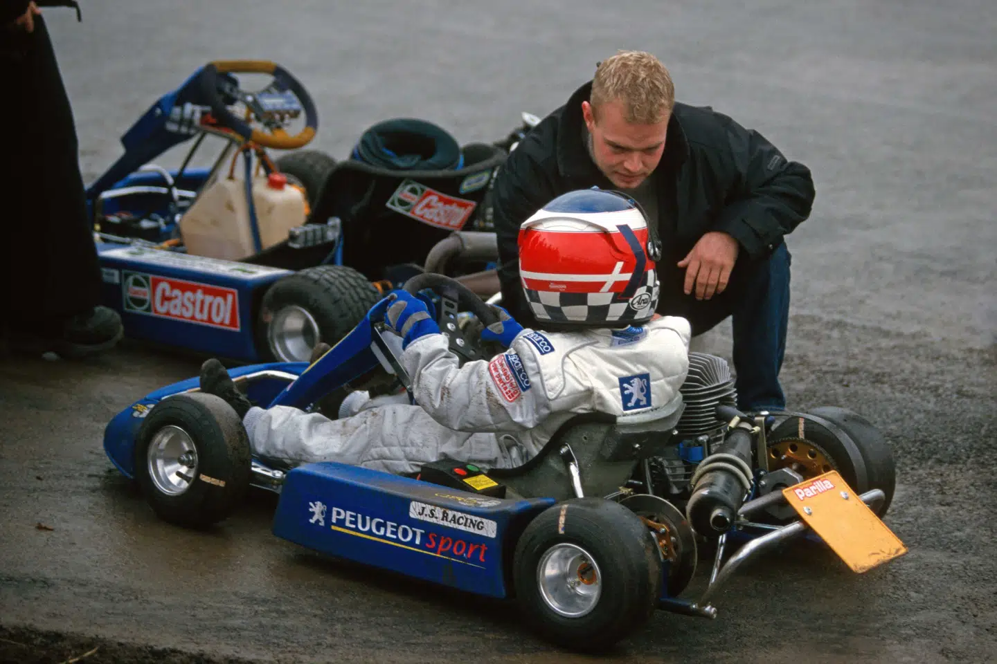 Kevin Magnussens far Jan (th.) havde kun råd til at betale for sønnens første år i gokart.