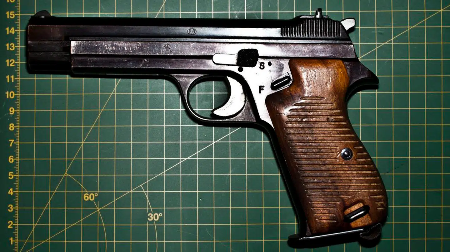 Det var en pistol som denne, at den tidligere HA-præsident blev frifundet for at have håndteret i 2019.