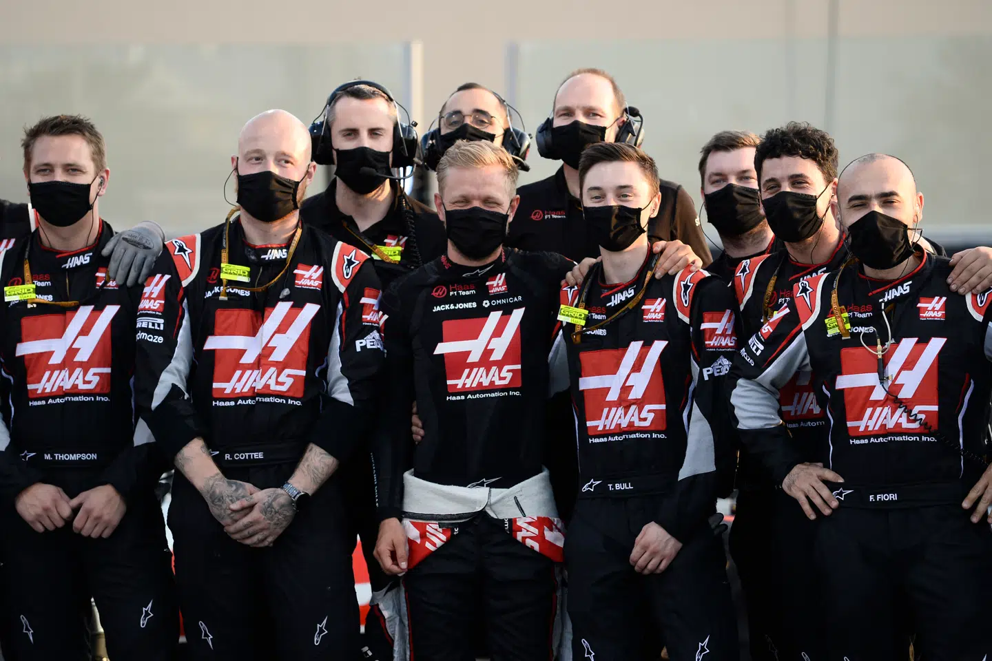 Hele Kevin Magnussens crew ville lige inden starten have et farvelfoto med danskeren.