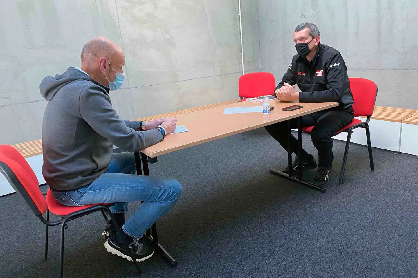 B.T.´s Formel 1-korrespondent og Haas teamchef Guenther Steiner i Portimao.