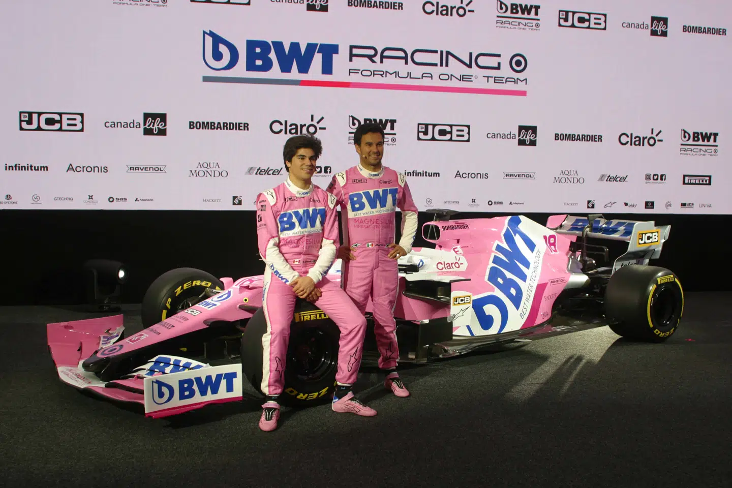 Sergio Perez (t.h.) har i år flere mexicanske sponsorer med til Racing Point. Næste år mister han sit sæde til Sebastian Vettel, og Perez (og hans sponsorer) er derfor interessante for Haas F1 Team.