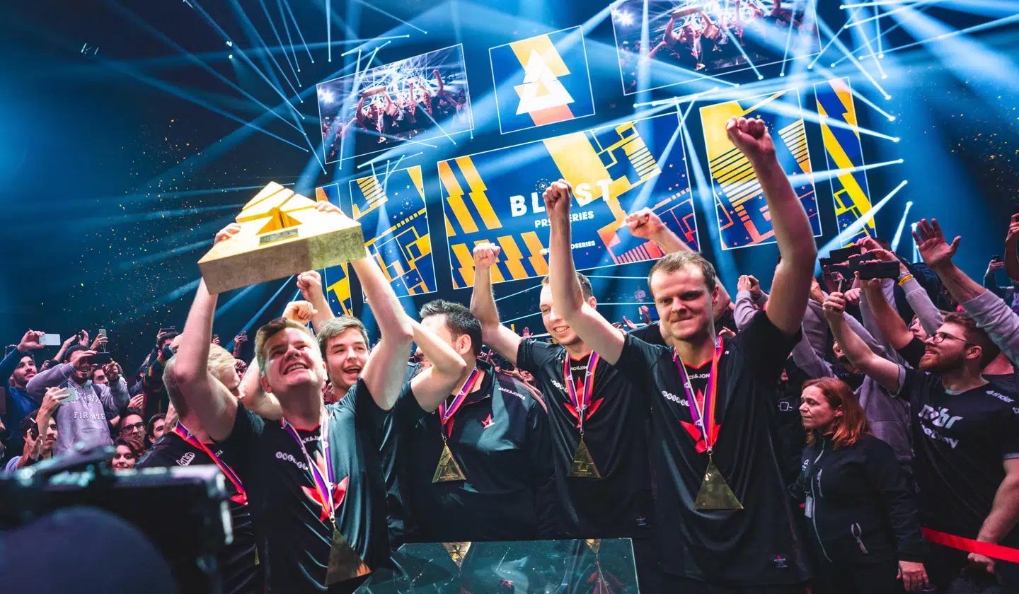 Blast har de seneste år nydet stor succes som en af de aboslut største arrangører af Counter-Strike-turneringer rundt omkring i verden. Her ses Astralis efter deres sejr i Lissabon tilbage i 2018.