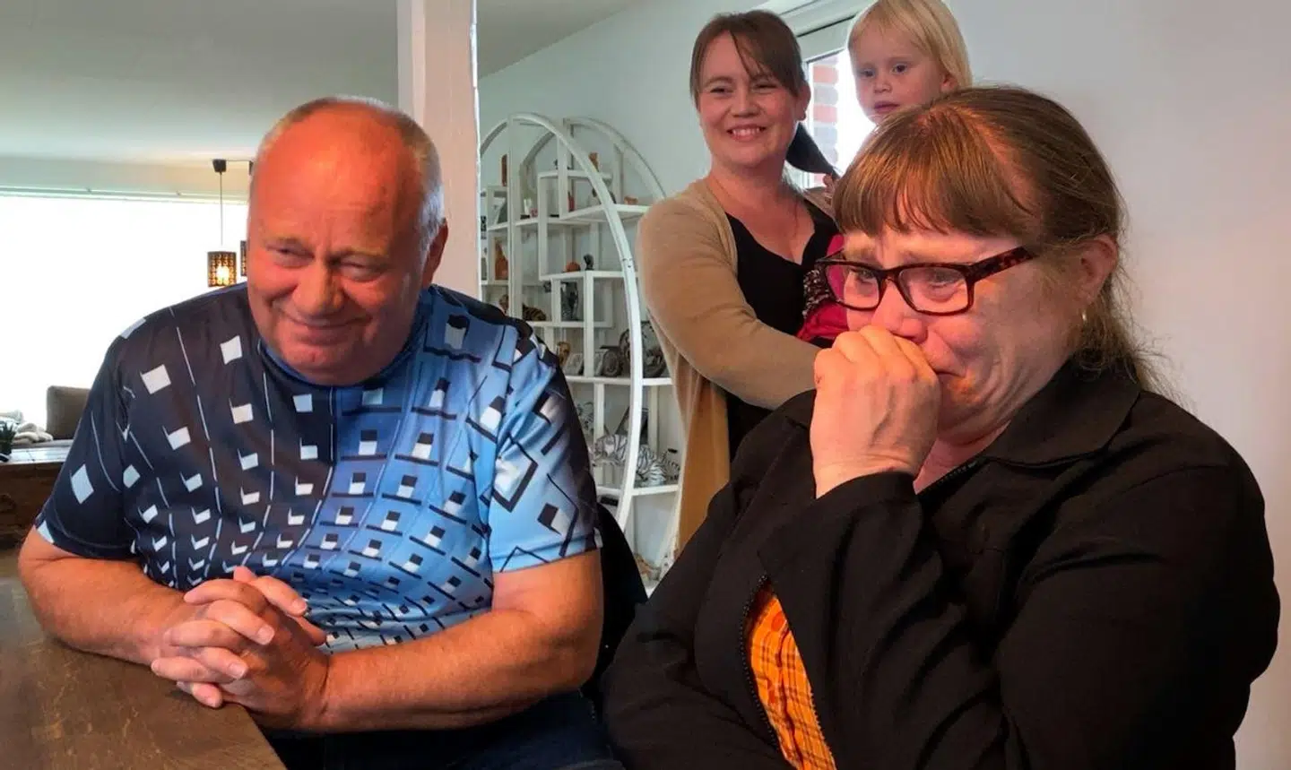 Majbritt kan ikke holde tårerne tilbage.