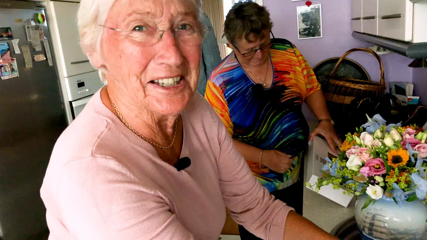 Selv om Ruth er 81 år, er hun stadig superfrisk. Hun kan både passe sit eget og Helles hus.
