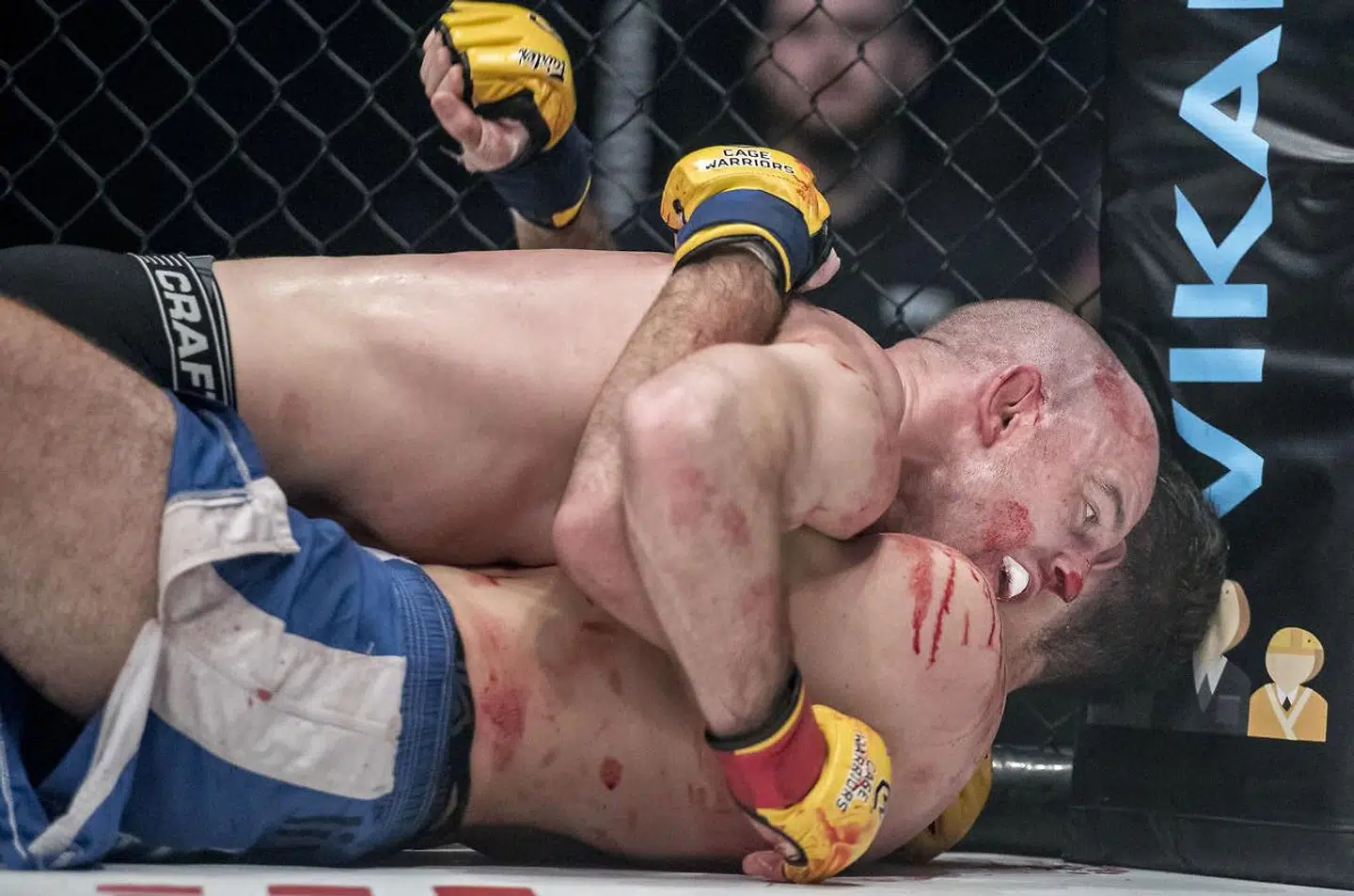 Inden skiftet til UFC kæmpede Mark O. Madsen i Cage Warriors. Her ses han i aktion mod Thibaud Larchet lørdag 9. marts 2019 i K.B. Hallen på Frederiksberg.