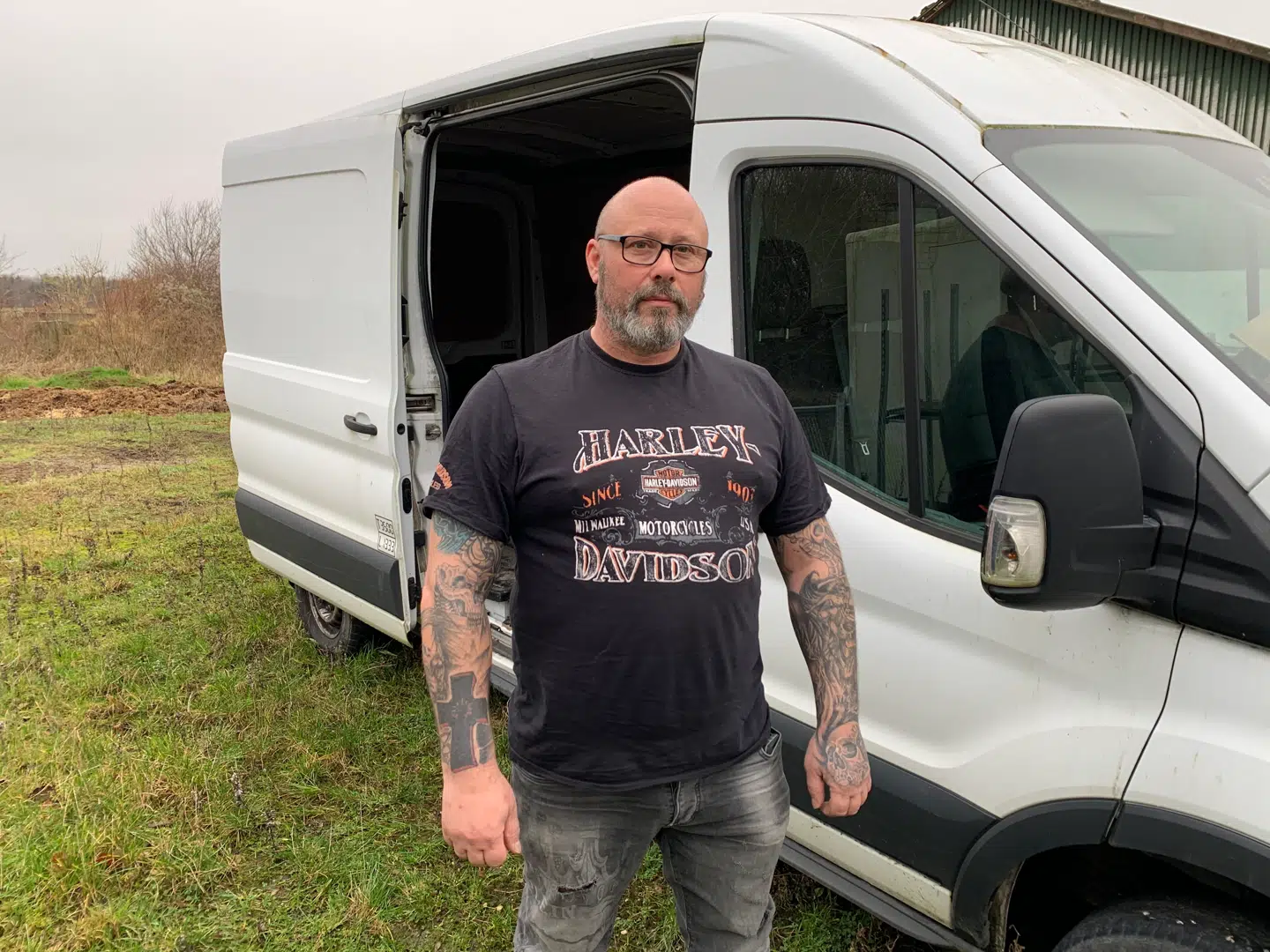 Jan Jørgensen ejer flere hvide varevogne. Om natten den 10. juli 2016 kørte flere af hans chauffører rundt i Korsør.