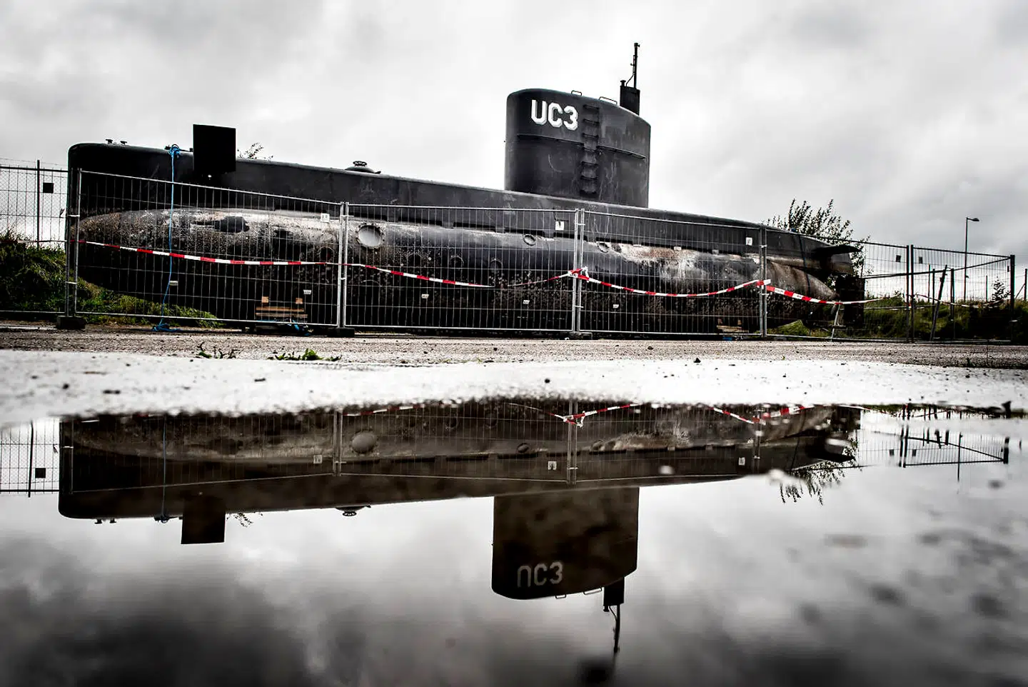 Peter Madsens ubåd UC3 Nautilus står bag hegn i København mandag 11. september 2017.