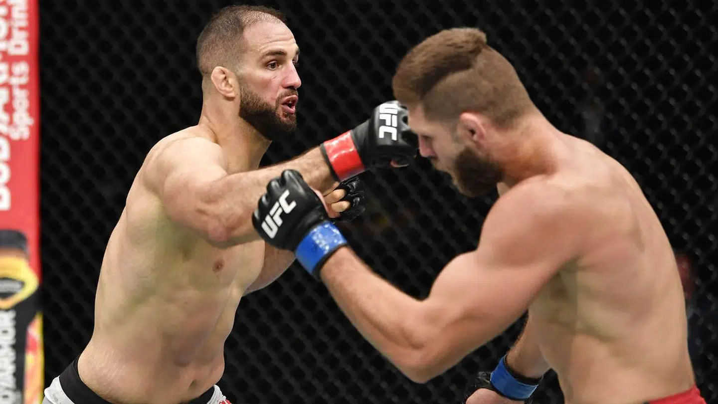 Volkan Oezdemir (tv.) fik delt slag ud under kampen mod Jiri Prochazka.