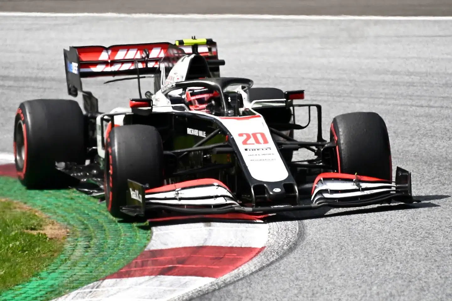 Kevin Magnussen i aktion.