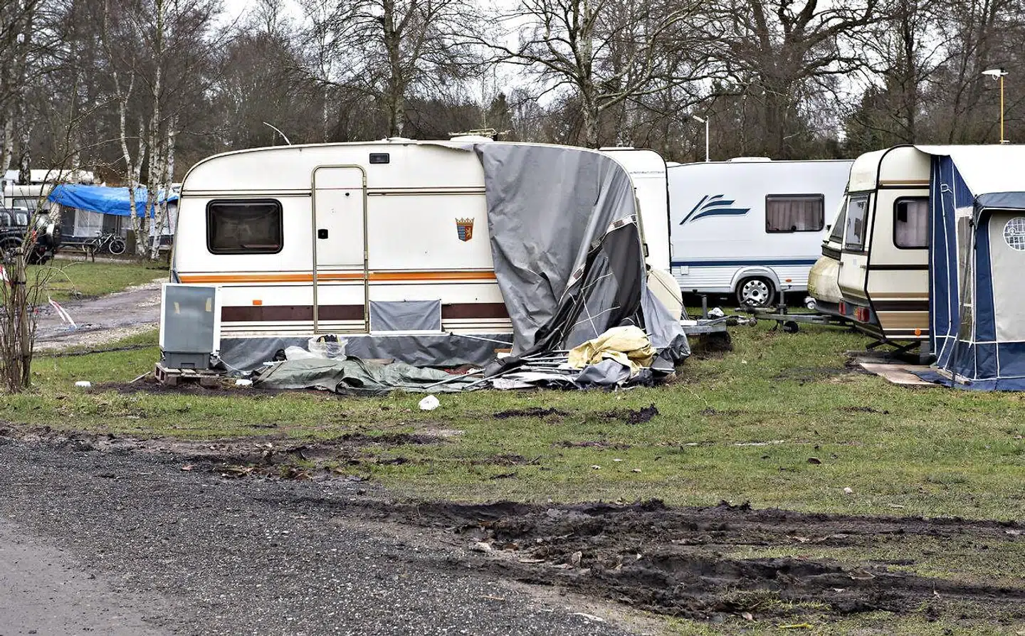 Corona Camping, der ligger i nærheden af Regnemarks Bakke, hvor liget af Emilie Meng blev fundet den 24. december 2016, bliver nævnt flere gange i brevet fra den anonyme.