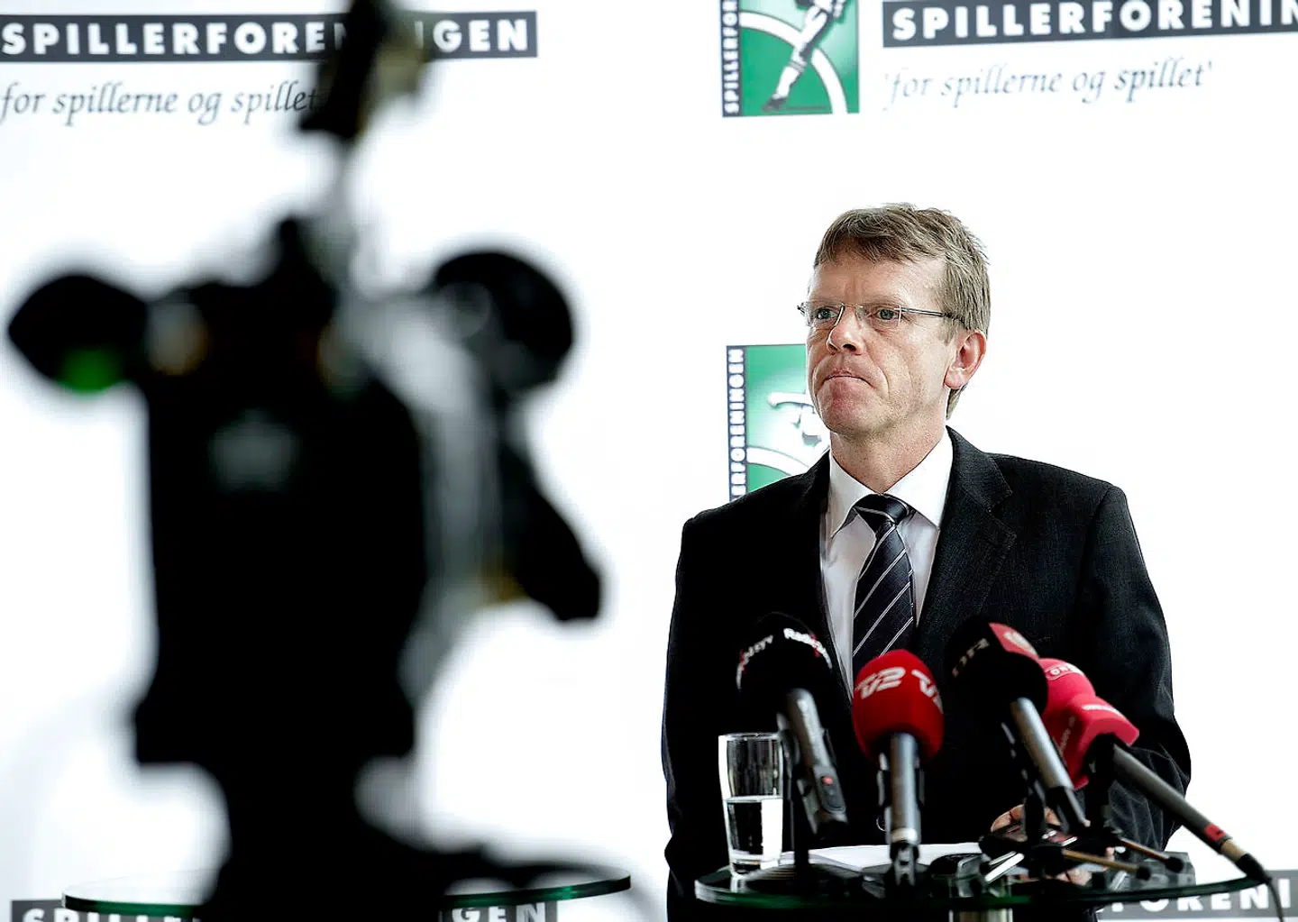 Mads Øland var i knap 30 år direktør for fodboldspillernes fagforening, Spillerforeningen. I januar blev han så ansat fuldtid som direktør for The Counter-Strike Professional Players' Association.