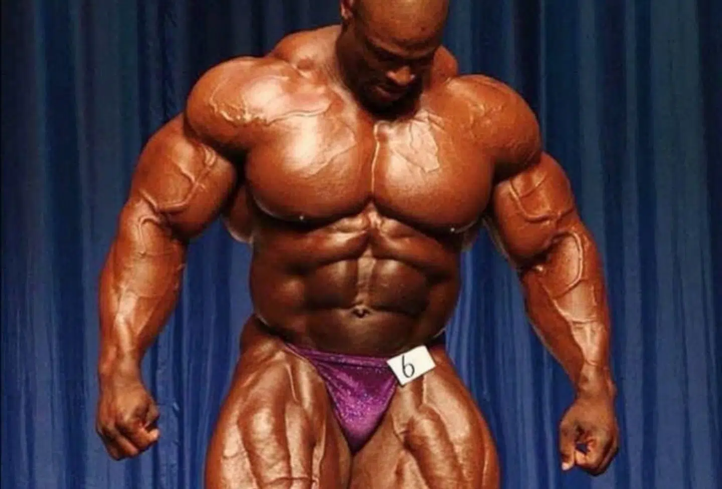 Mens Ronnie Coleman konkurrerede i Mr. Olympia, måtte han stå op om natten for at spise.
