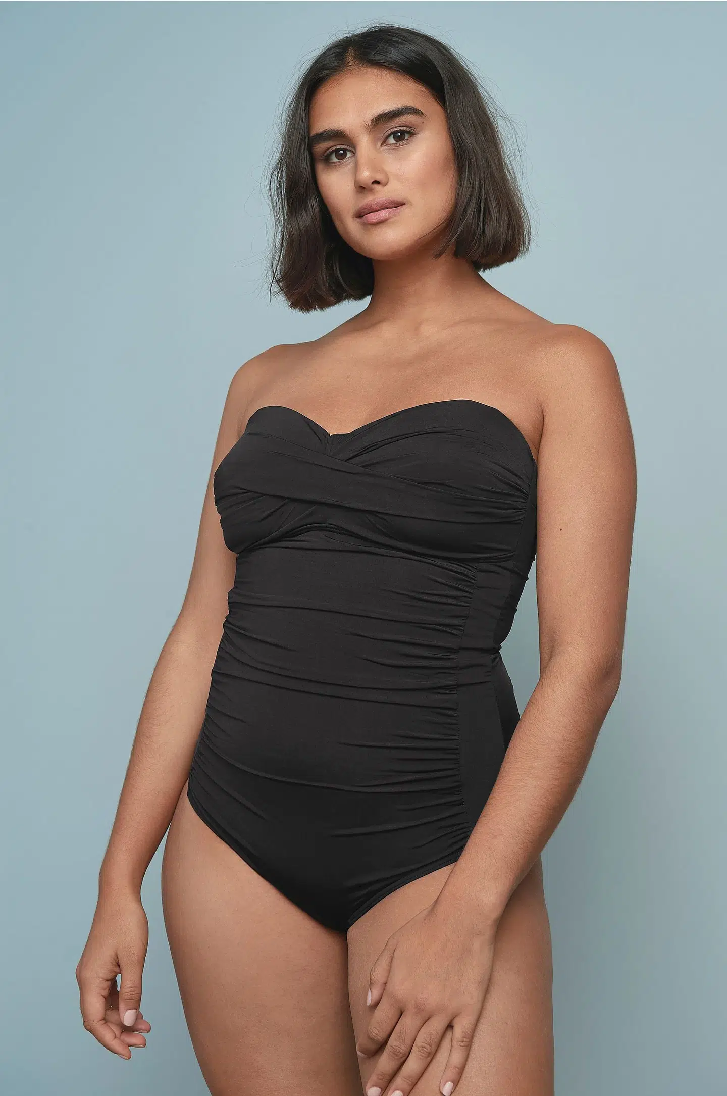 Badedragt fra Ellos med lavere benudskæring.