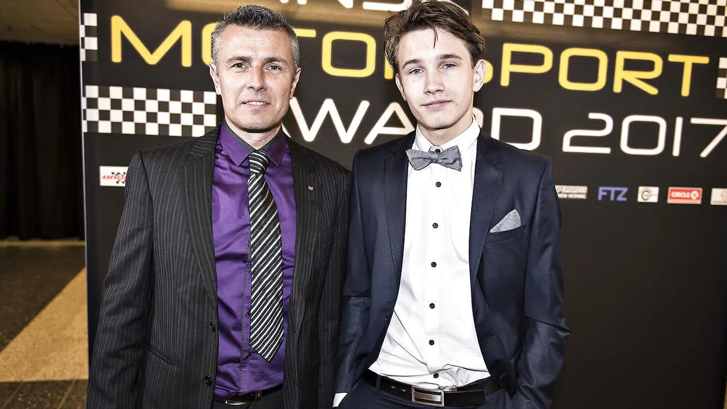 18-årige Christian Lundgaard sammen med sin far, Henrik, ved Dansk Motorsport Award torsdag 2. februar 2017 i Messecenter Herning.