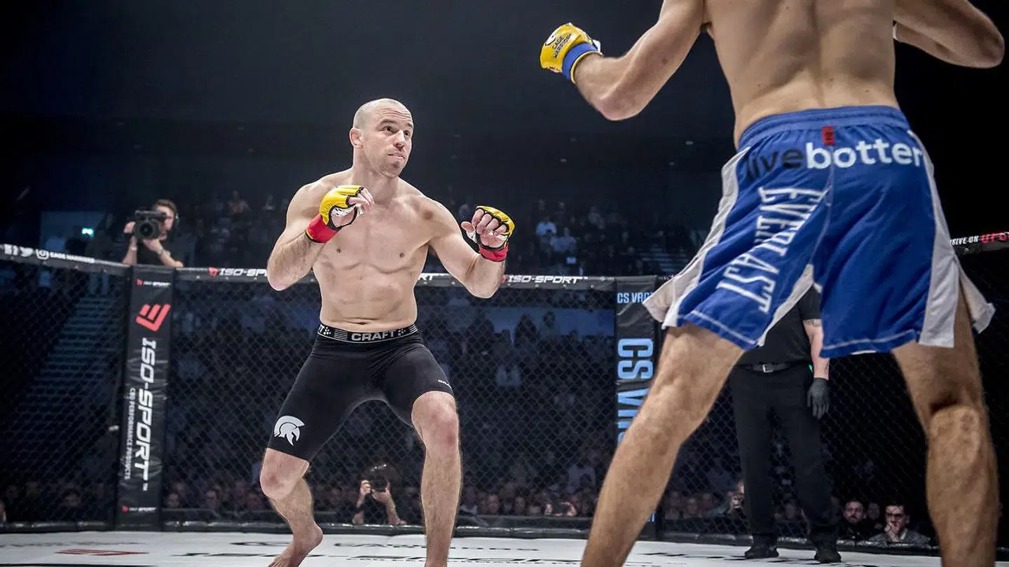 Mark O. Madsen fik for tre uger siden en forespørgsel vedrørende weekends UFC-stævne. En brækket kæbe tvang ham dog til at stå over.