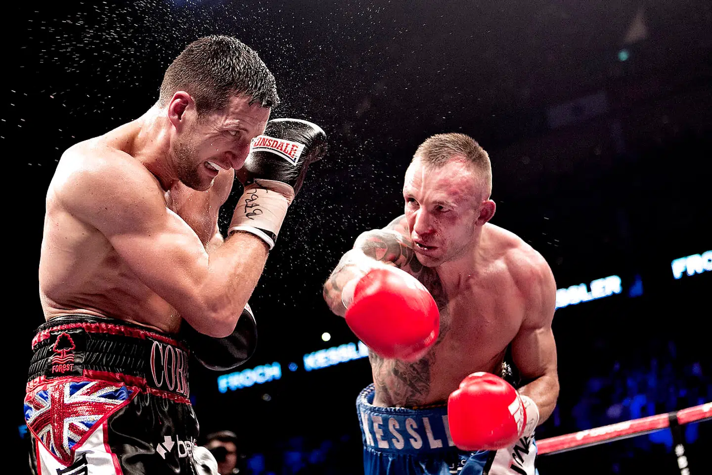 Mikkel Kessler (th.) i kamp mod Carl Froch.