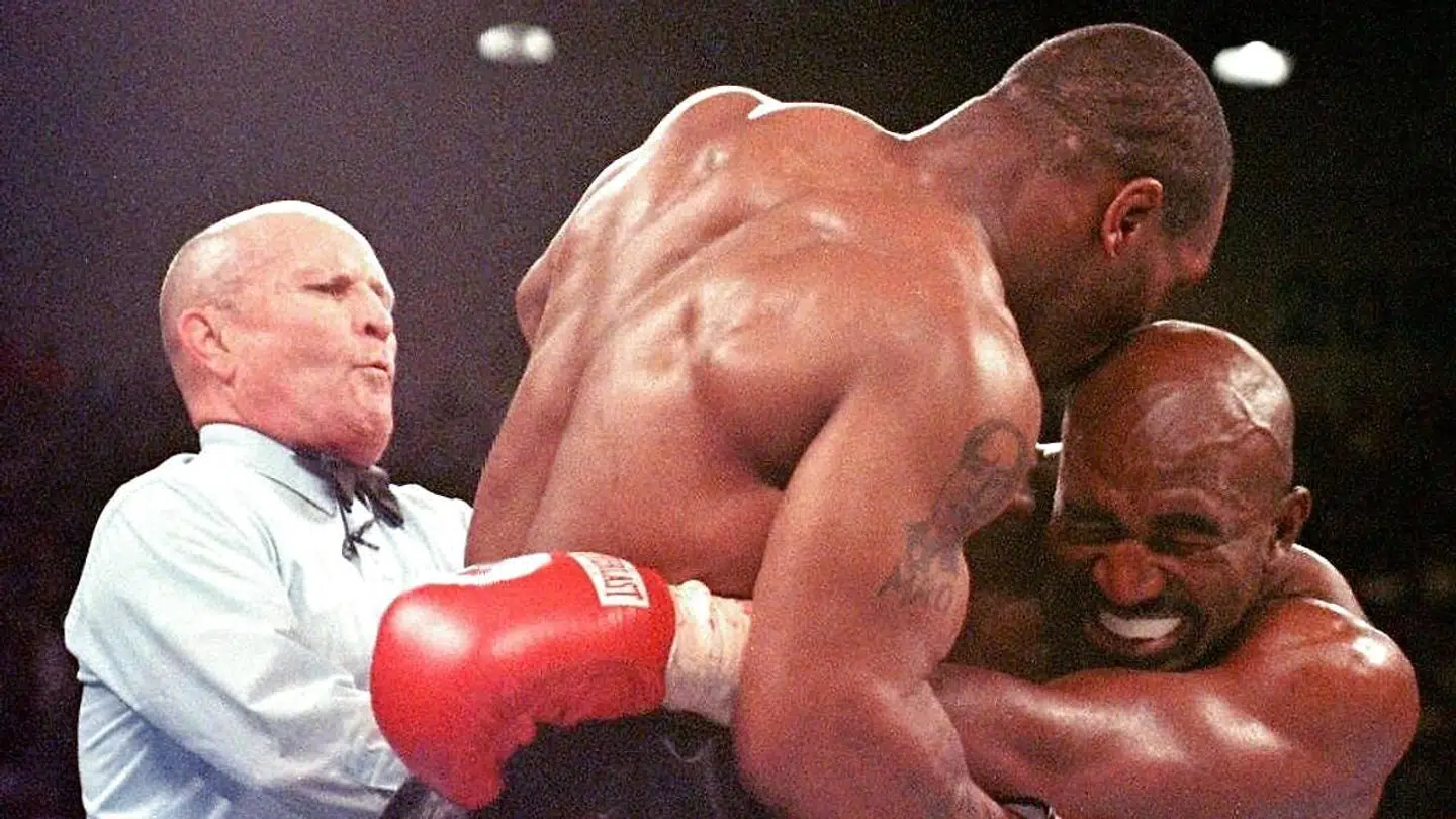 Mike Tyson under den berømte kamp mod Evander Holyfield, hvor førstnævnte bed sin modstander i øret.