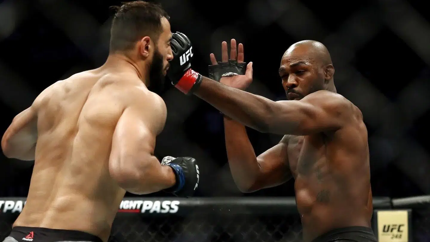 Jon Jones slog Dominick Reyes søndag aften.