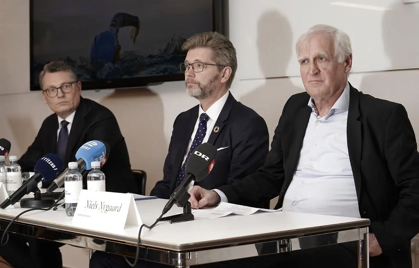 Fra venstre: Kammeradvokat Tormod Tingstadt, bestyrelsesformand i Team Danmark, Frank Jensen, og bestyrelsesformanden i DIF, Niels Nygaard.
