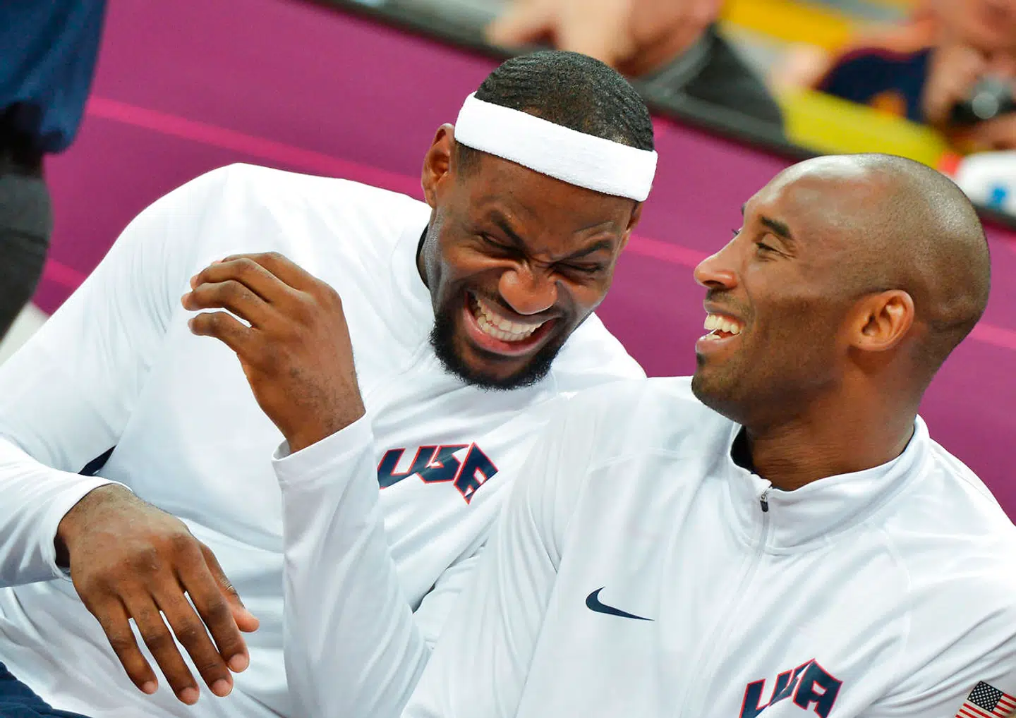 ARKIVFOTO af LeBron James og Kobe Bryant fra 2012.
