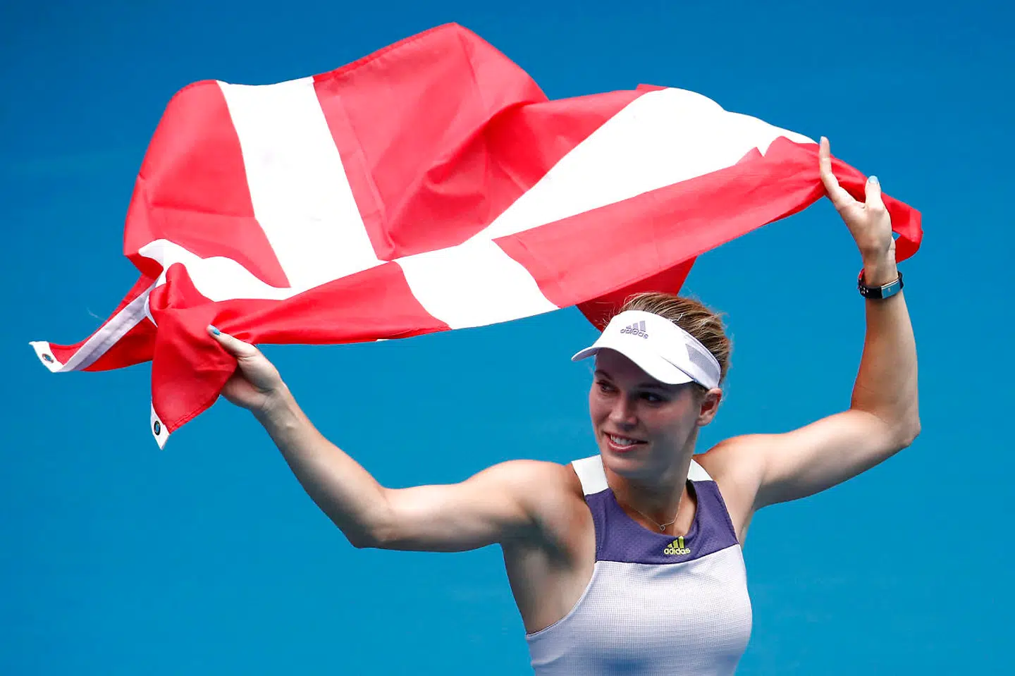 Caroline Wozniacki med Dannebrog, da hun takker af efter en flot karriere.