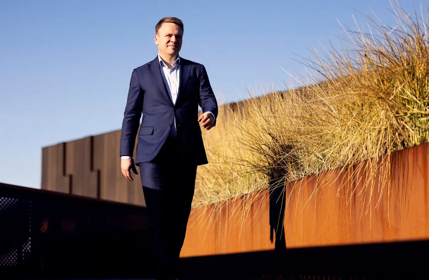 Den danske topchef for internetgiganten GlobalConnect, Martin Lippert, mener, at Danmark inden for et par år vil være fuldt dækket med lynhurtige internetforbindelser via fiberkabler. Han er derfor i gang med at erobre nye områder af Norden.
