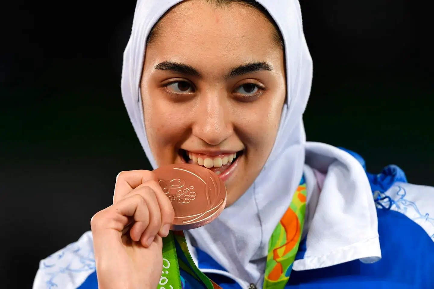 Kimia Alizadeh med sin bronzemedalje ved OL i Rio.