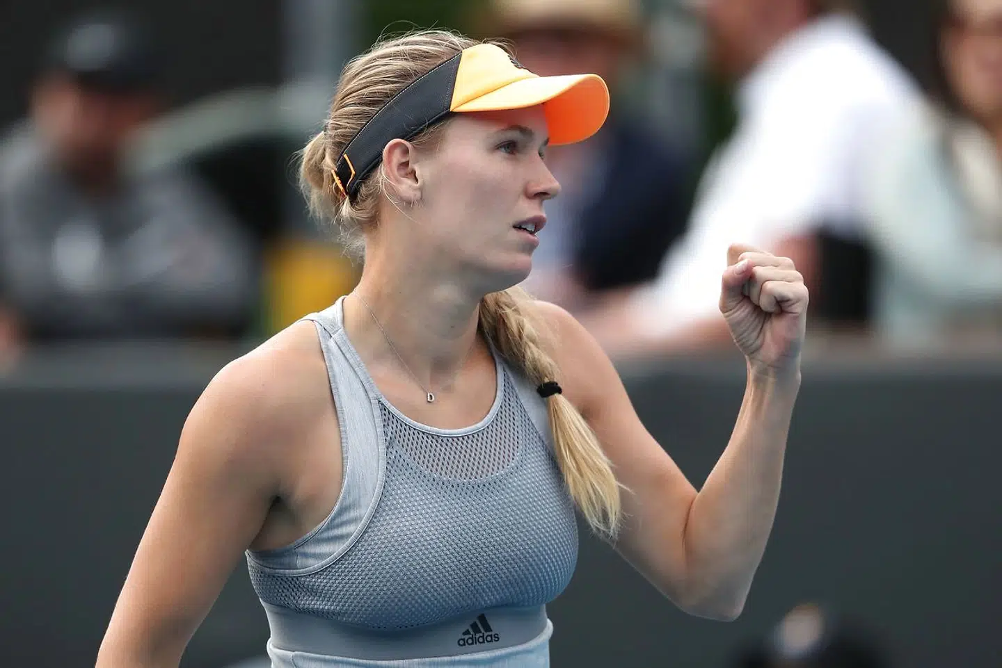 Caroline Wozniacki besejrede Paige Hourigan i første runde ved WTA-turneringen ASB Classic i Auckland.