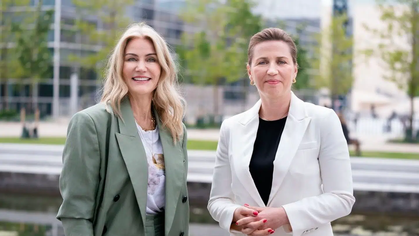 Statsminister Mette Frederiksen sammen med Helle Thorning-Schmidt.