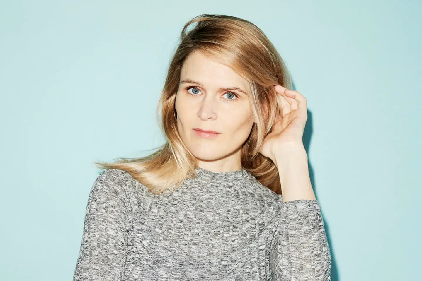 Liv Helm er uddannet instruktør fra Statens Teaterskole i 2015. Siden 2020 har hun været kunstnerisk leder på Husets Teater.