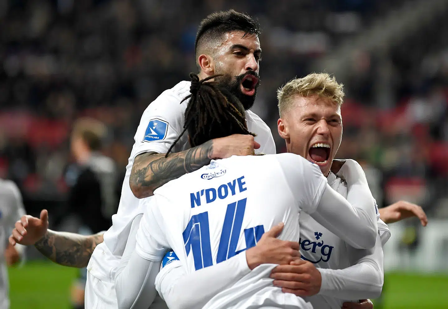 Dame N'Doye fejrer FCK's 1-0-mål i Parken mod Sønderjyske.