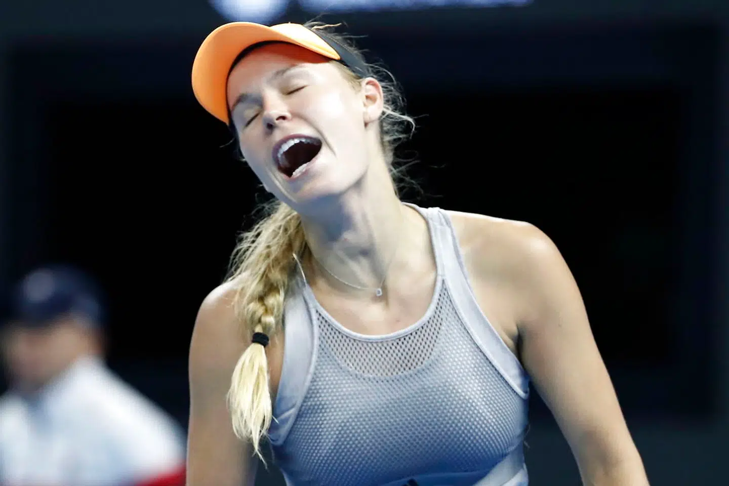 Caroline Wozniacki ærgrer sig efter en tabt duel ved sidste uges China Open.