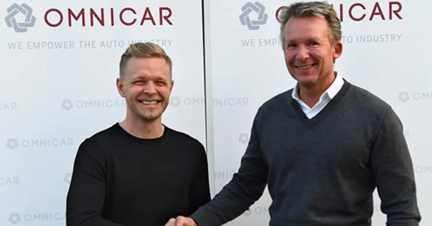 Så glade var Kevin Magnussen og Omnicar-direktør Claus T. Hansen, da samarbejdet blev indledt i begyndelsen af 2018.