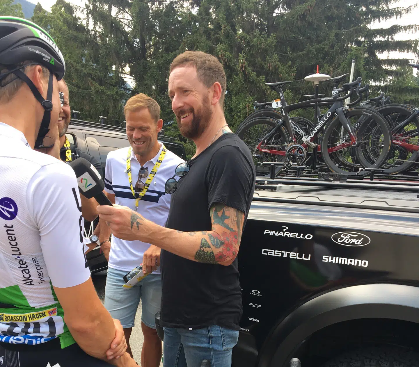 Bradley Wiggins var i strålende humør, da han før 19. etape greb TV 2 Norges mikrofon.