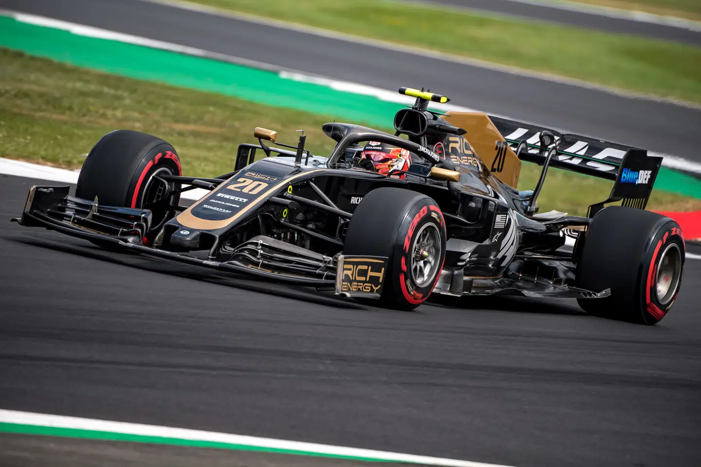 Kevin Magnussen i sin Haas VF19 - her ved træning til det britiske grandprix fredag den 12. juli 2019.