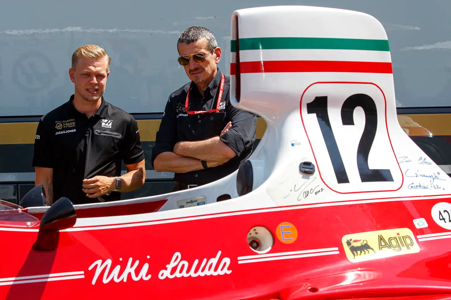 Kevin Magnussen og Guenther Steiner.