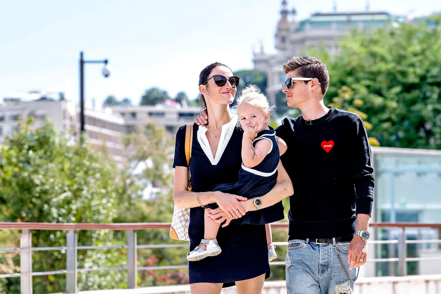 Loulou Fuglsang sammen med sin mand, Jakob Fuglsang, og deres datter Jamie Lou.