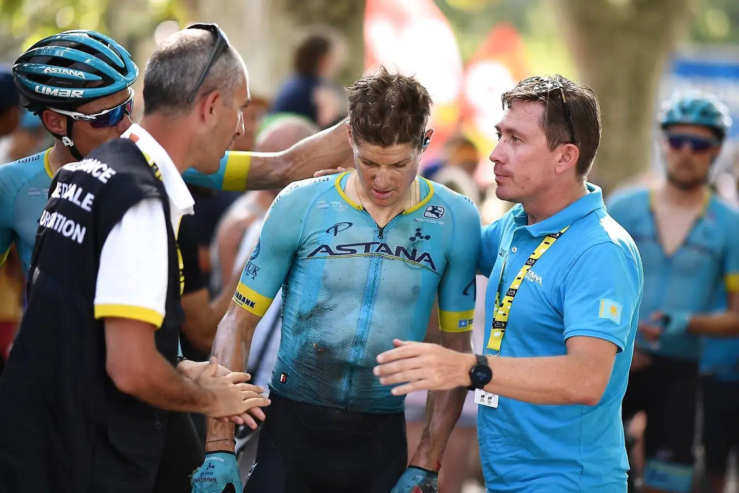 Skuffelsen var stor for Jakob Fuglsang og sportsdirektør Dimitriy Fofonov, da danskeren udgik af Tour de France.