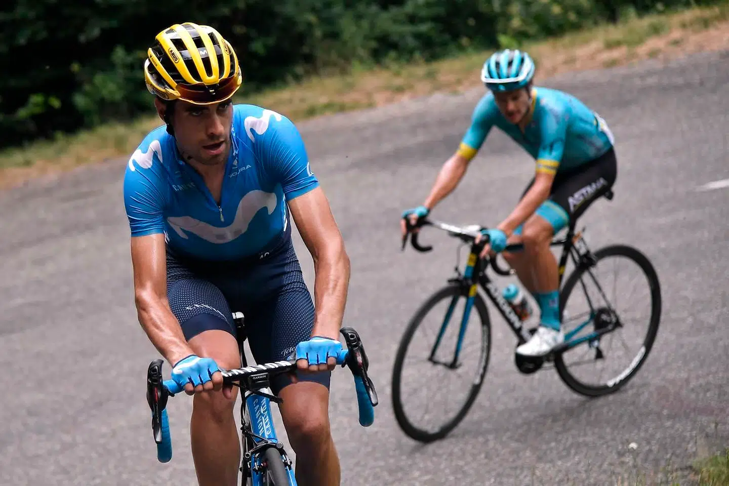 Mikel Landa sætter Jakob Fuglsang på den næstsidste stigning på 15. etape.