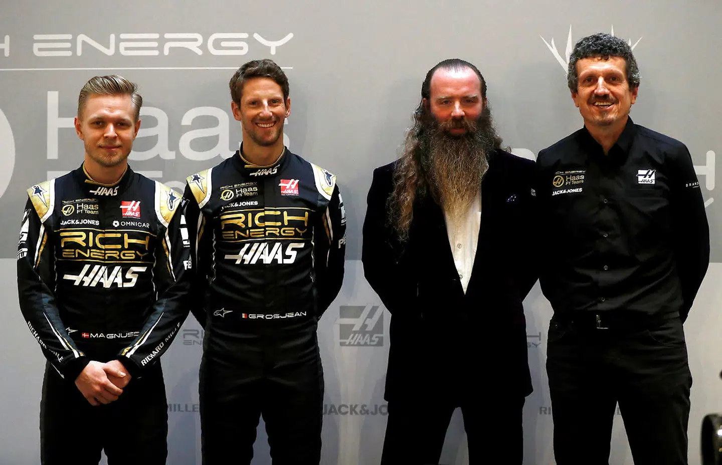 Kevin Magnussen, Romain Grosjean, William Storey og Guenther Steiner, da man præsenterede Haas-raceren for 2019.