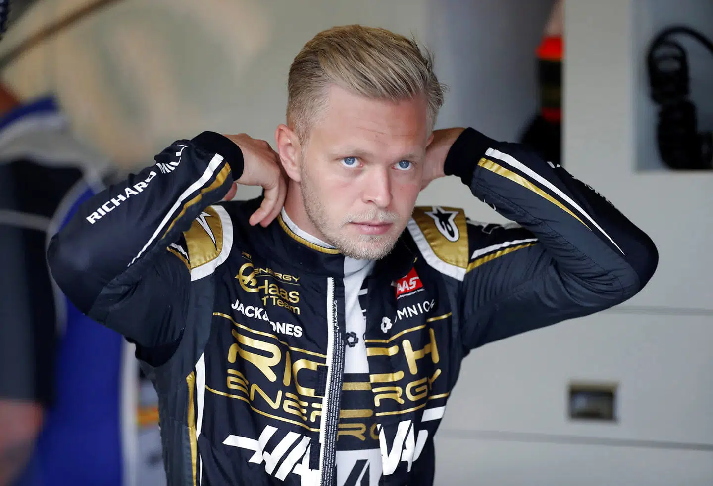 Kevin Magnussen og Romain Grosjean ødelagde hinandens løb søndag.